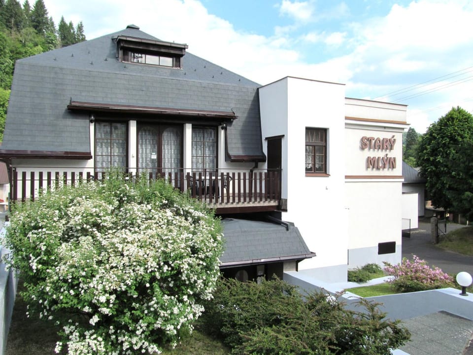 Property building, Day