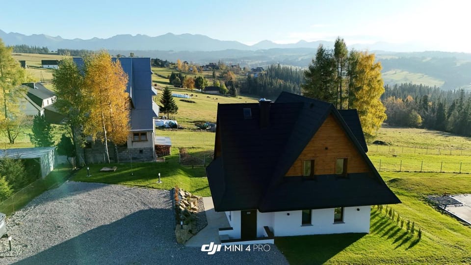 Property building, Bird's eye view, Mountain view