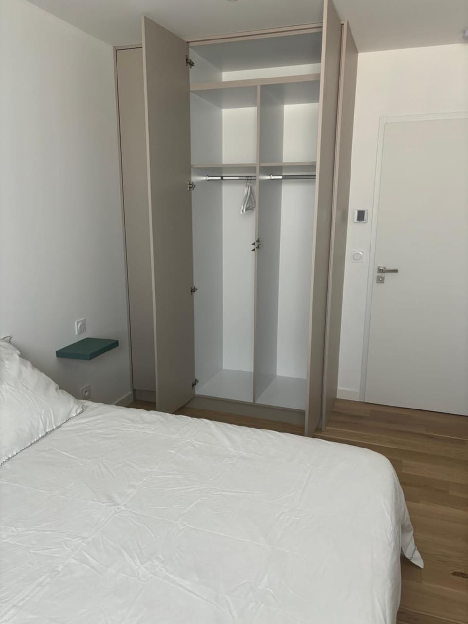 Chambre privée climatisée avec salle de bains partagée-le Sapin Vacation rental in Auvergne-Rhône-Alpes