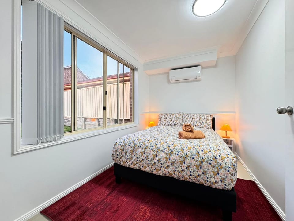 Bed, Photo of the whole room, Bedroom, air conditioner