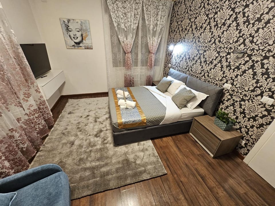 Bed, Photo of the whole room, Bedroom