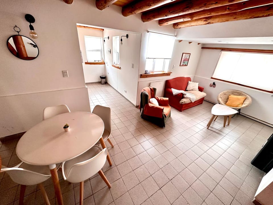 Kitchen or kitchenette, Living room, Seating area, Dining area