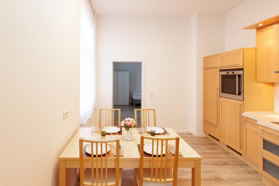 Kitchen or kitchenette, Dining area, oven, kitchen