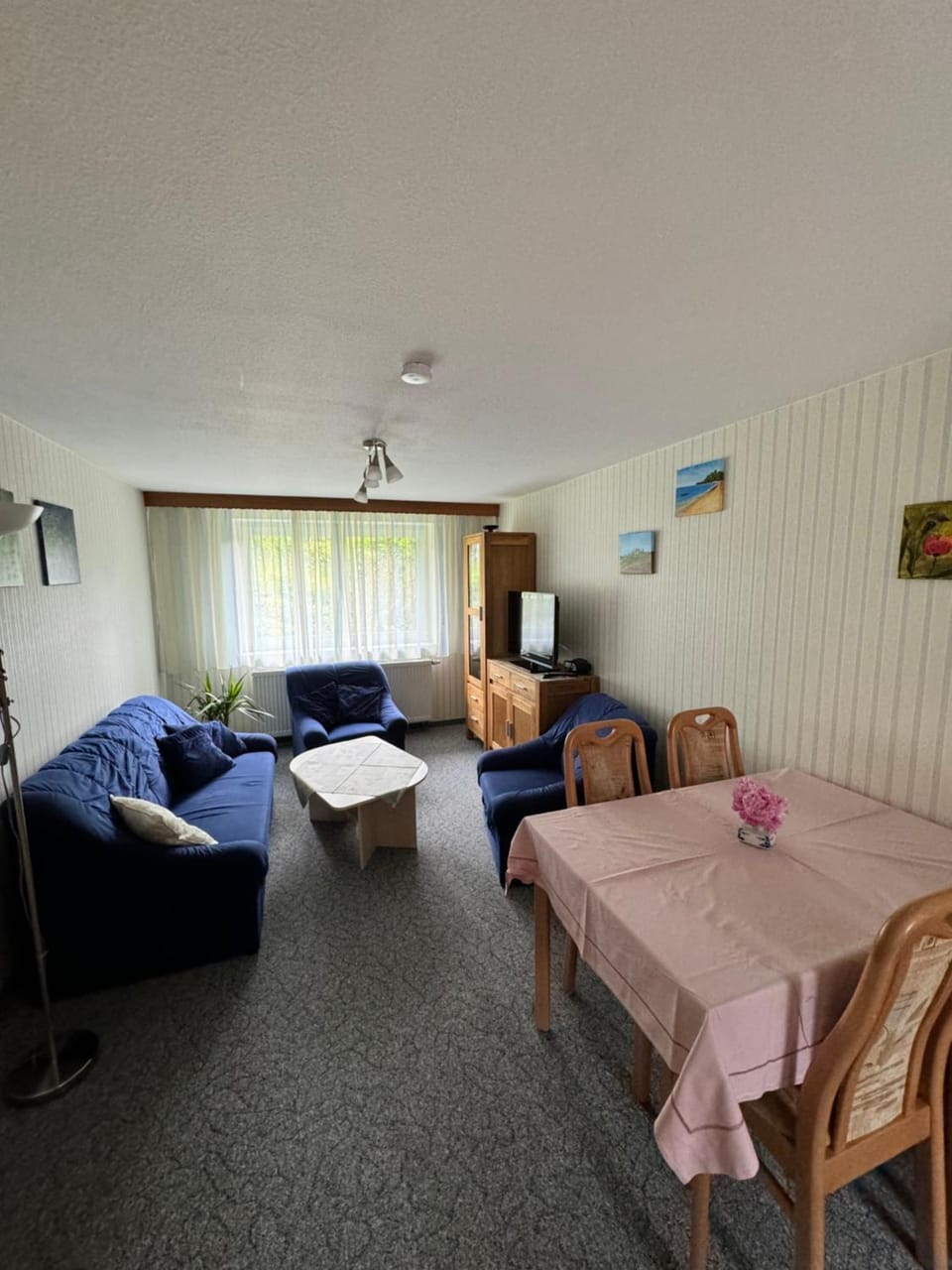 Bed, Living room, Photo of the whole room, Seating area, Dining area