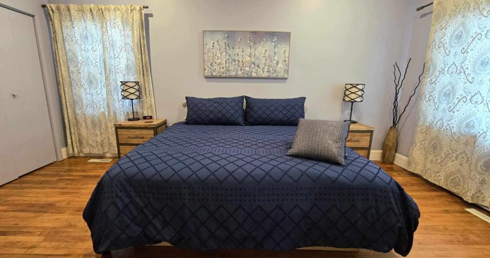 Bed, Photo of the whole room, Bedroom
