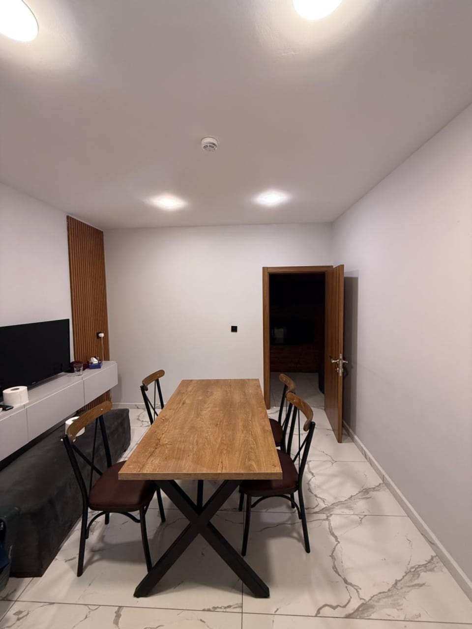 TV and multimedia, Living room, Seating area, Dining area