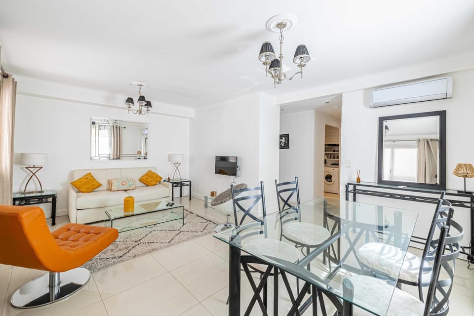 Cosy 2-Bedroom apartment - close to Martinez Hotel Apartment in Cannes
