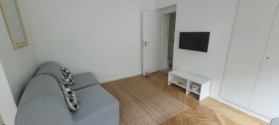 Communal lounge/ TV room, TV and multimedia, Living room, Seating area, Evening entertainment
