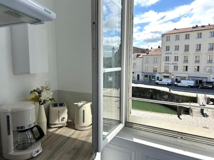 Exceptionnel Vieux Port 65m2 4-6 pers, wifi, patio Apartment in La Rochelle