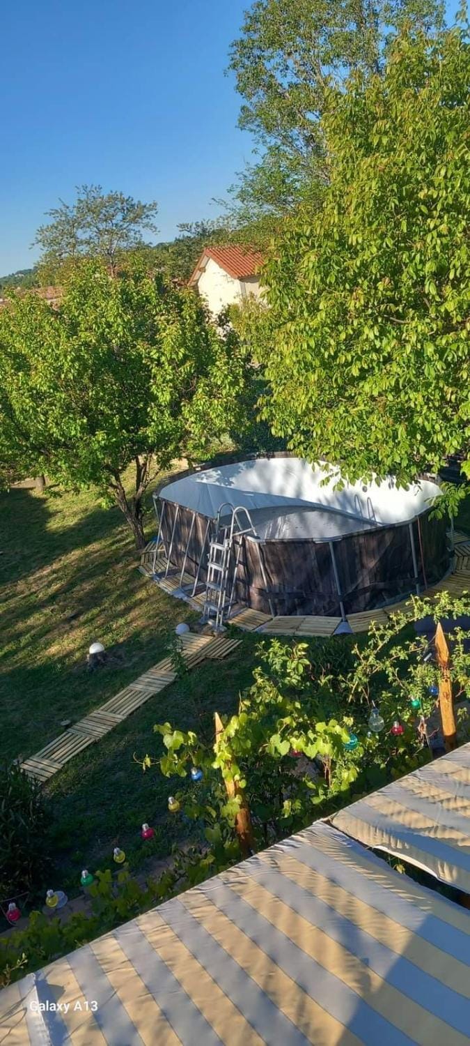chambre d'hôtes 25 M2 privé , parking, jardin, piscine, spa, barbecue Ruoms 2 Bed and Breakfast in Provence