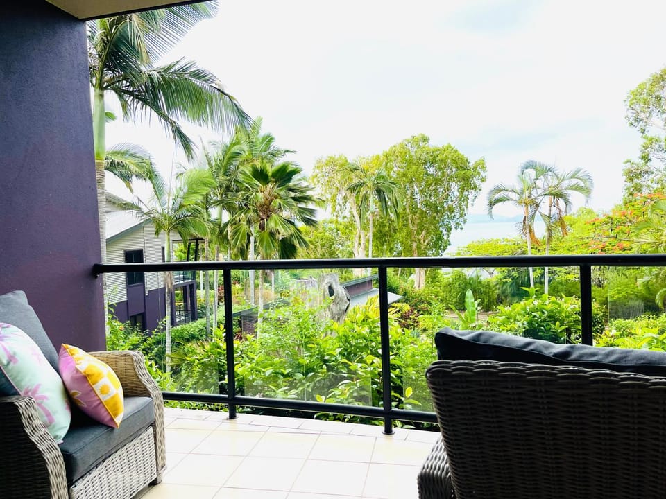 Natural landscape, Balcony/Terrace, Seating area, Garden view