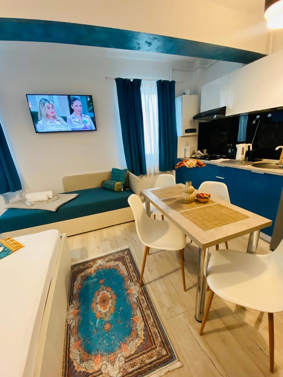 Kitchen or kitchenette, Seating area