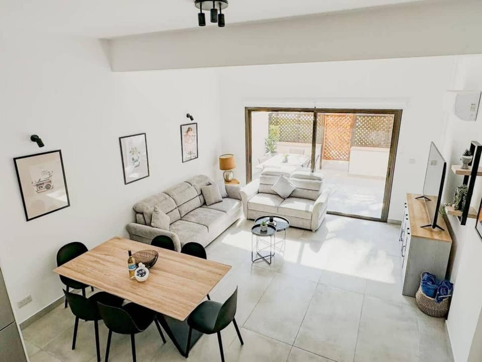 Queens Gardens Paradise VIP, Pool, Mall, Sea Apartment in Paphos