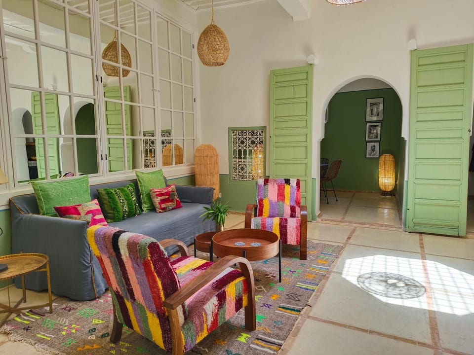 Living room, Seating area