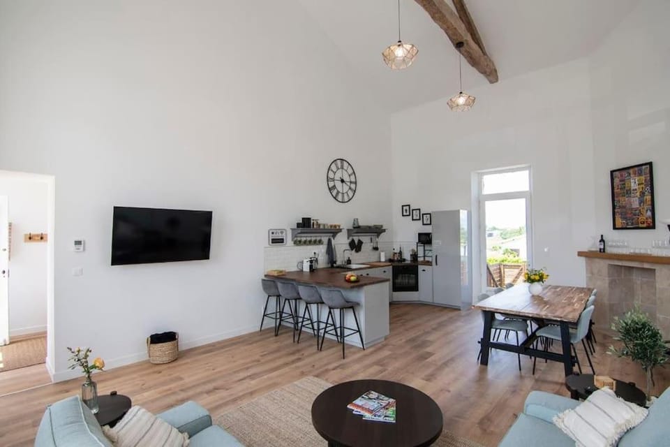 Living room, Dining area
