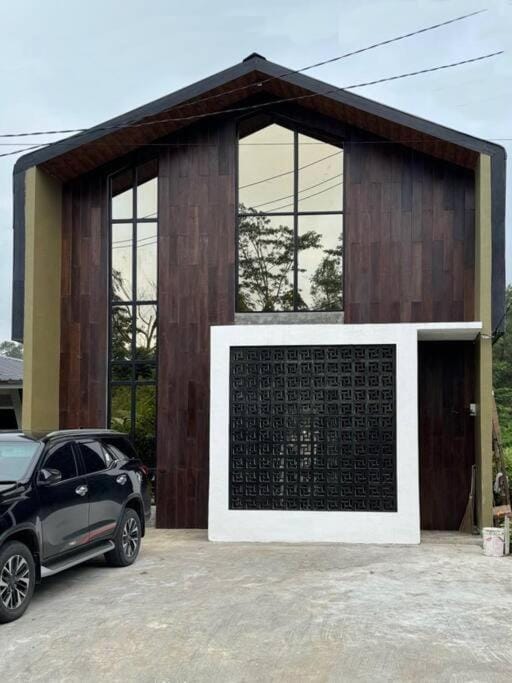 Villa Sibolangit Satu Hati near Hillpark with private pool Villa in Indonesia
