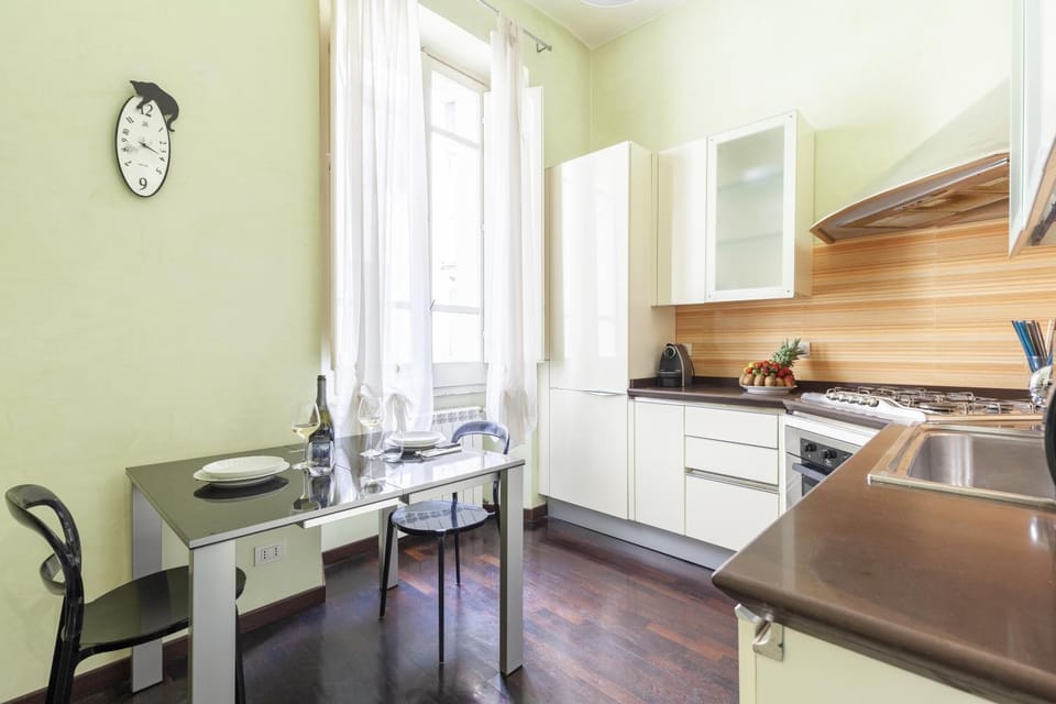 Kitchen or kitchenette, Dining area, stove