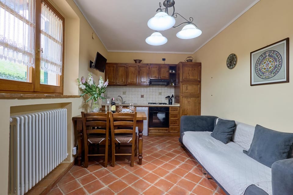 Kitchen or kitchenette, Living room, Seating area, Dining area, internet, stove