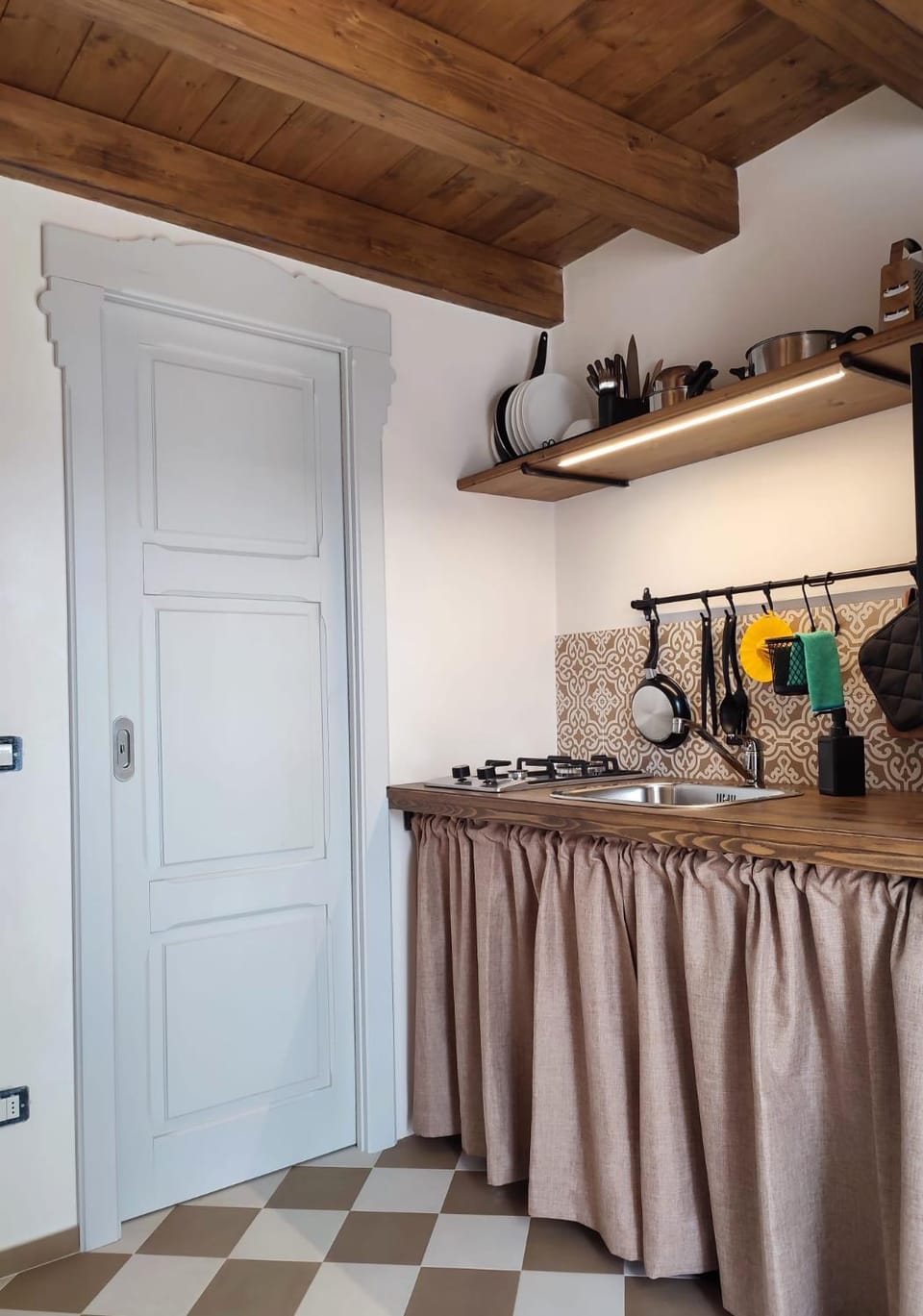 Kitchen or kitchenette