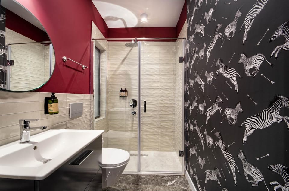 Shower, Shower, Toilet, Bathroom, towels