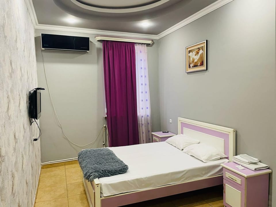 TV and multimedia, Photo of the whole room, Bedroom, towels