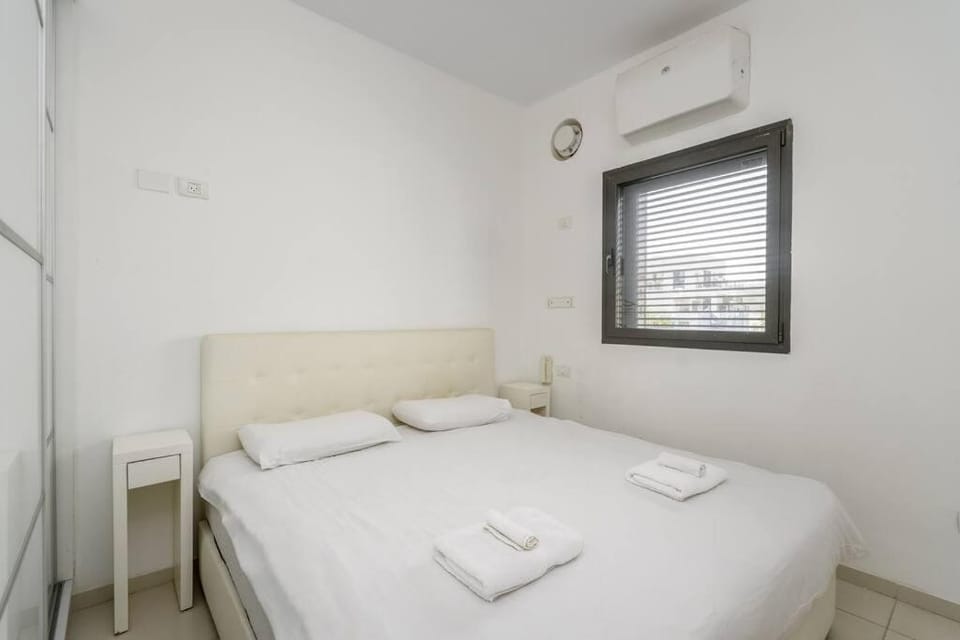 Sunny 1BR in New Building Parking by Hilton Beach Apartment in Tel Aviv-Yafo