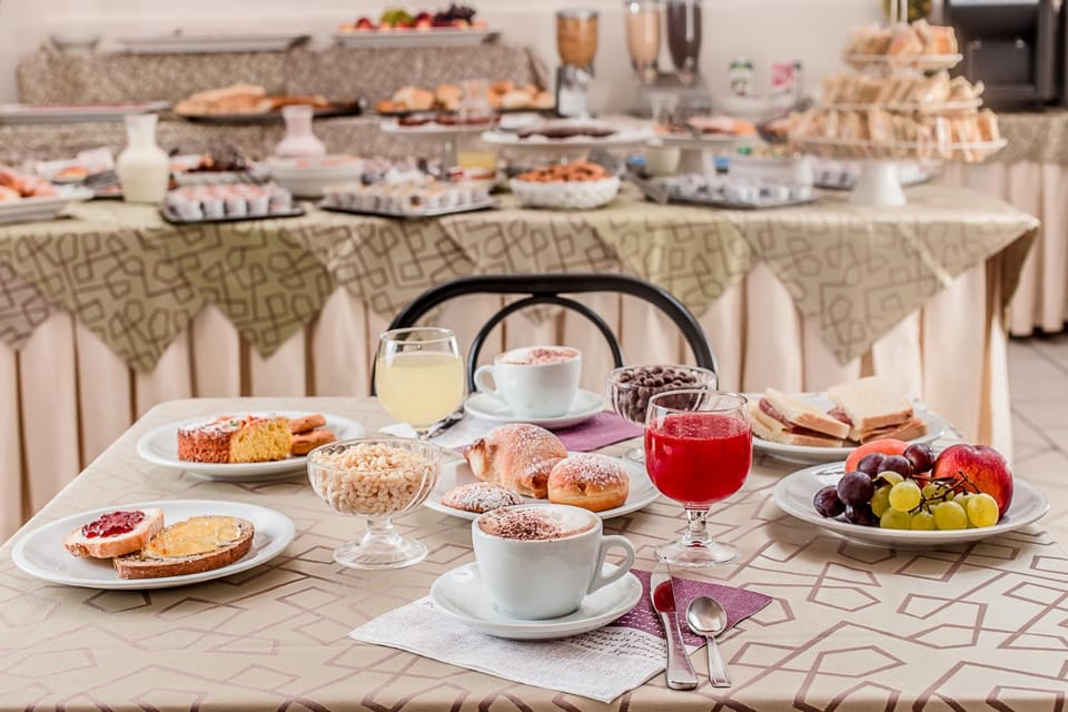Food and drinks, Food, Breakfast, Buffet breakfast, Drinks