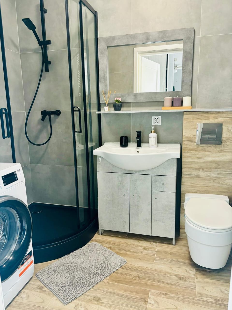 Shower, Toilet, Bathroom, washing machine