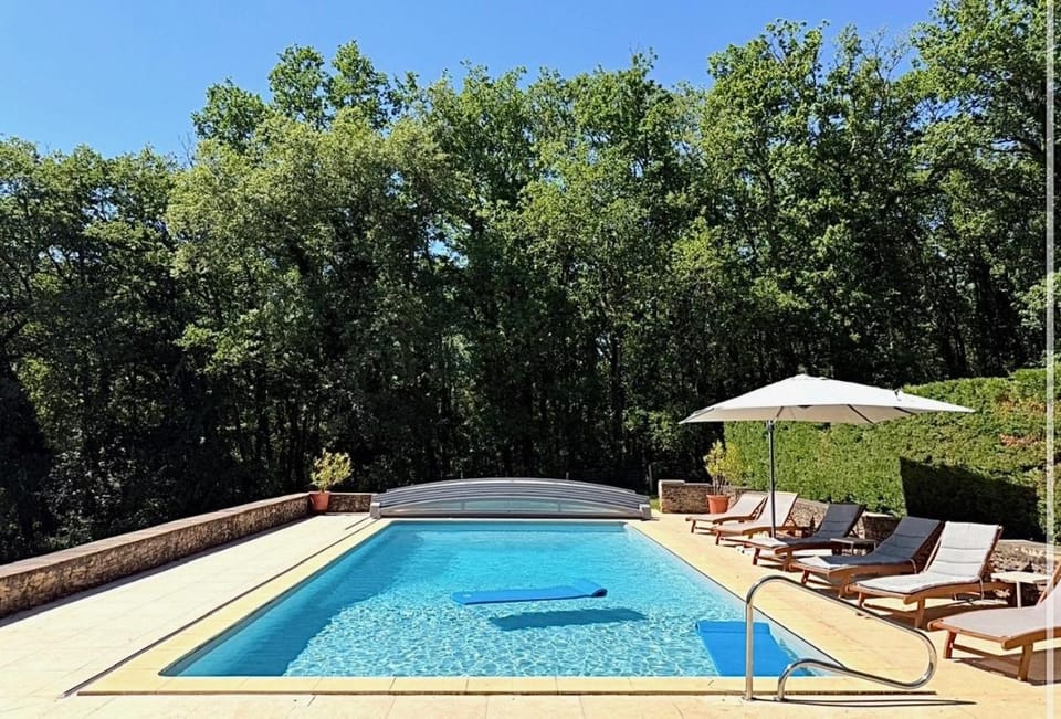 Swimming pool, sunbed