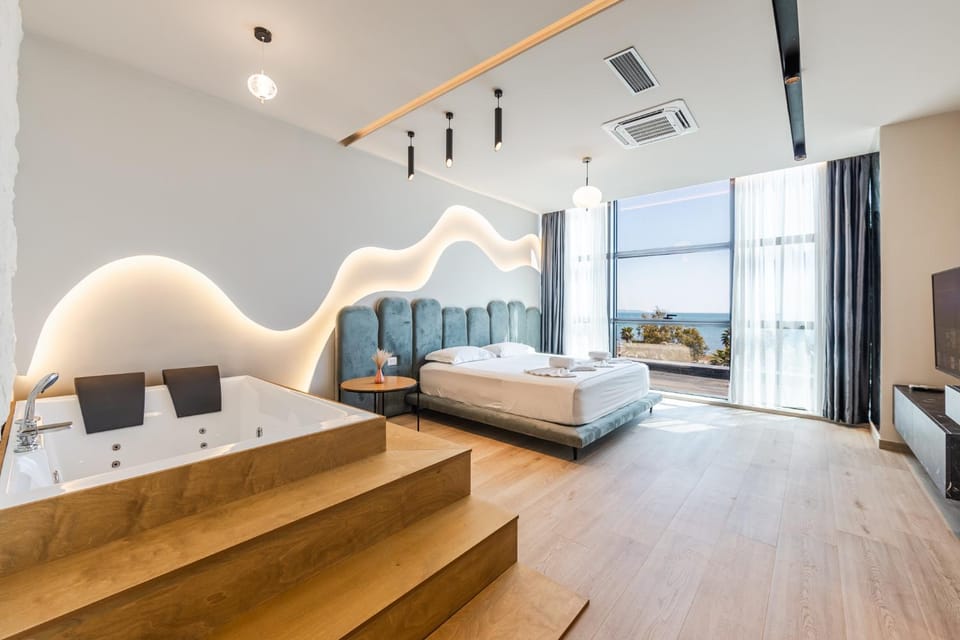 Hot Tub, Bedroom