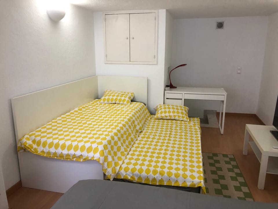Bed, Bedroom, bunk bed