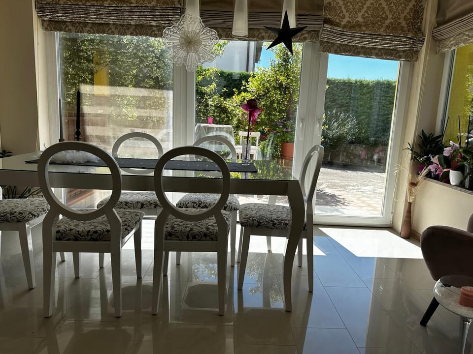 Dining area, Garden view