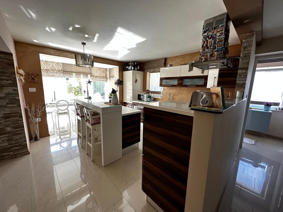 Kitchen or kitchenette, Dining area, dishwasher, oven, stove, toaster