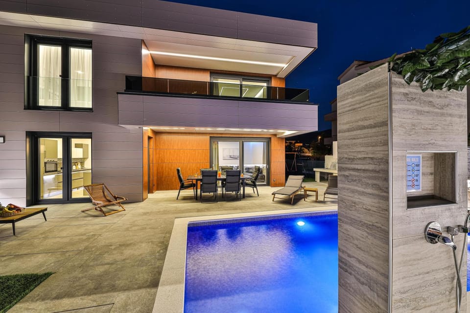 Property building, Night, Pool view, Swimming pool, sunbed