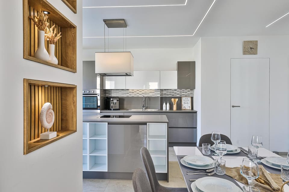 Kitchen or kitchenette, Dining area, oven, stove