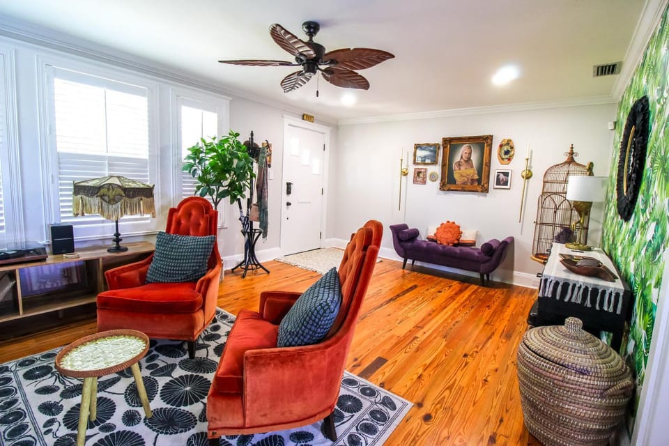 Living room, Seating area, fireplace