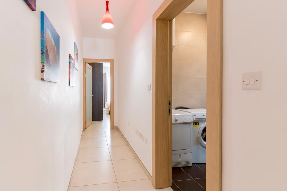 2 Bedroom Apartment with Balcony in St Julians, Paceville, By Vaganza Apartment in Saint Julians