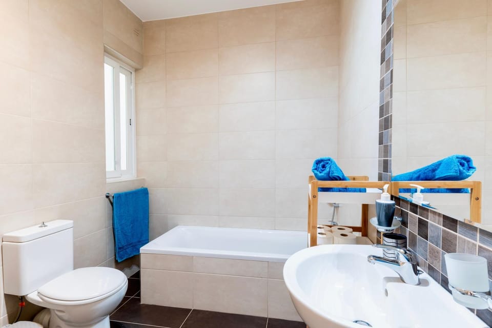 2 Bedroom Apartment with Balcony in St Julians, Paceville, By Vaganza Apartment in Saint Julians