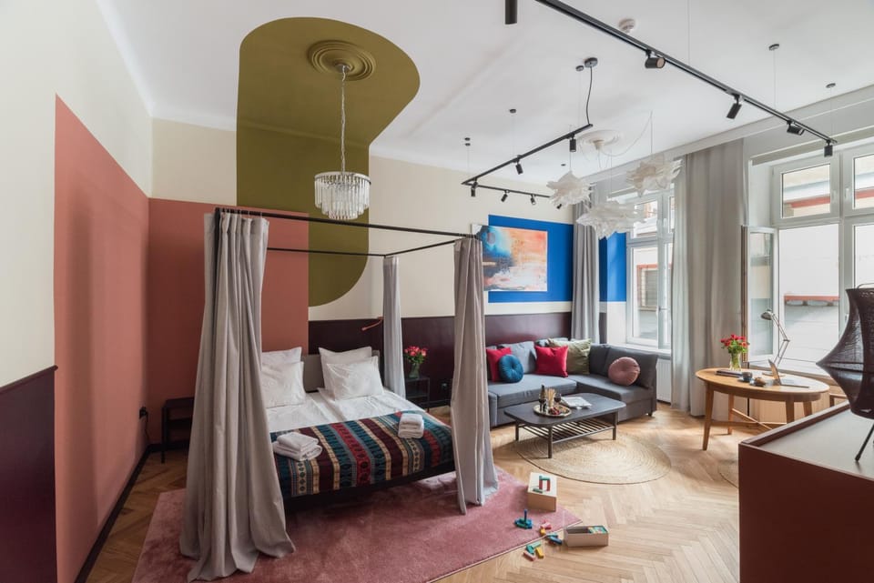 Bed, Living room, Photo of the whole room, Seating area, Bedroom