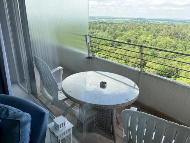 Day, Natural landscape, View (from property/room), Balcony/Terrace, Seating area, Dining area