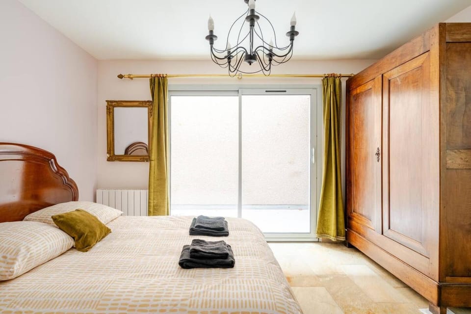 Bed, Photo of the whole room, Bedroom, wardrobe