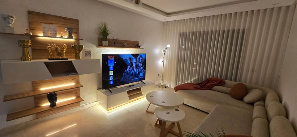 Communal lounge/ TV room, TV and multimedia, Living room, Seating area, Evening entertainment