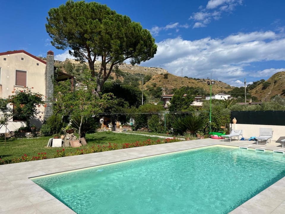 Day, Natural landscape, Mountain view, Swimming pool, sunbed