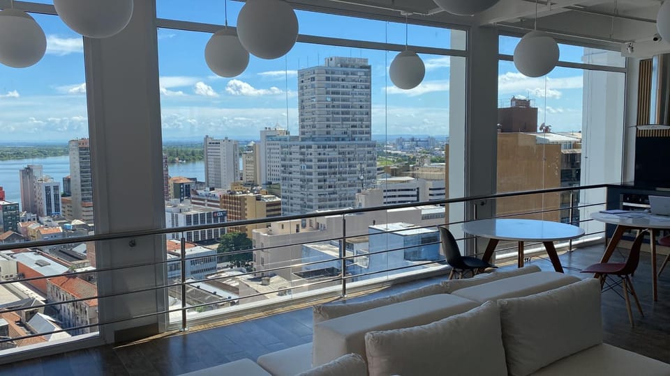 Communal lounge/ TV room, TV and multimedia, View (from property/room), Seating area, Dining area, City view