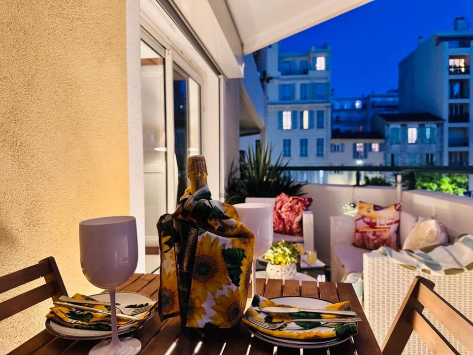 View (from property/room), Balcony/Terrace, Dining area
