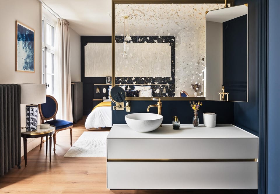 Bathroom, Photo of the whole room, Decorative detail, Bedroom