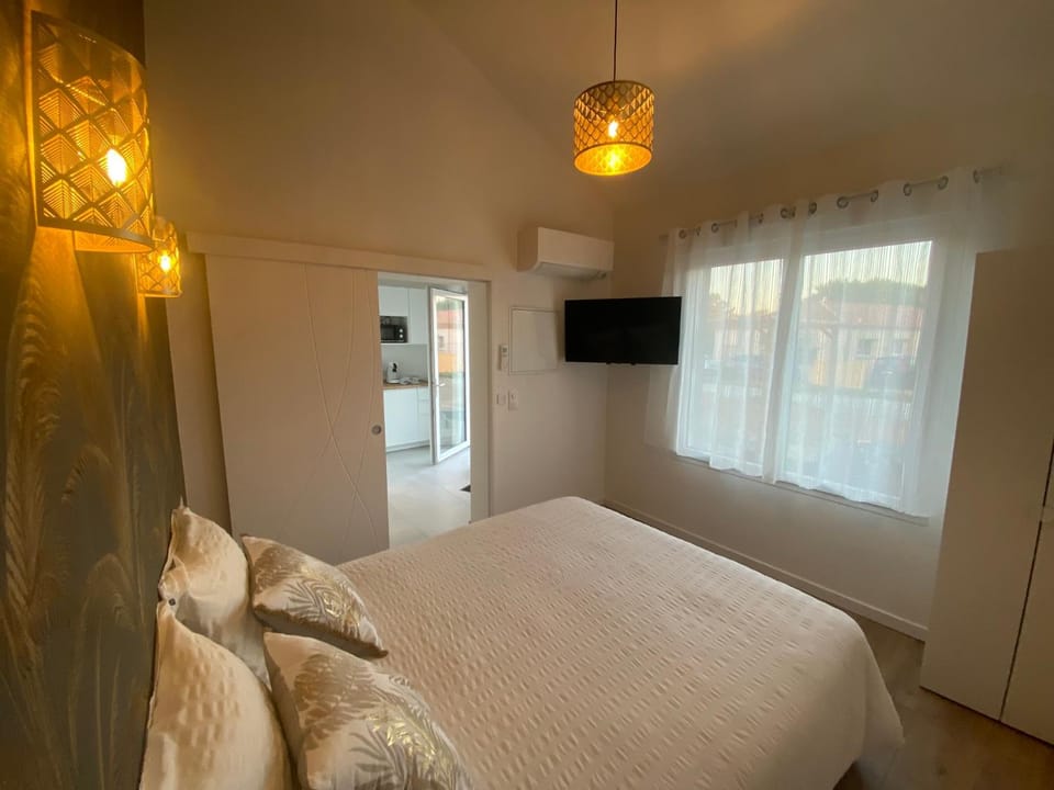 La Maison Blanche 1 et 2 Bed and Breakfast in Rezé