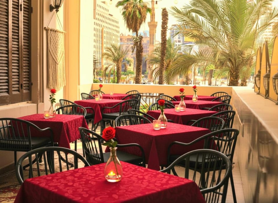 Property building, Restaurant/places to eat, Balcony/Terrace, City view