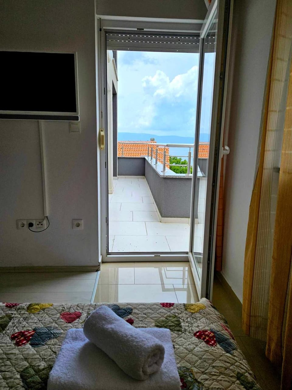 Bed, Balcony/Terrace, Bedroom, Sea view