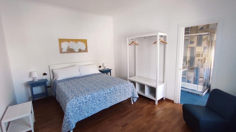 Photo of the whole room, wardrobe
